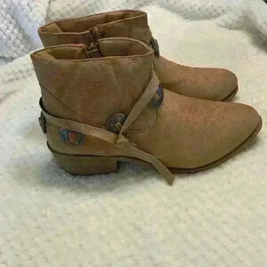 Tan western ankle booties sz 7/8 boho hippie festival concert country cowgirl